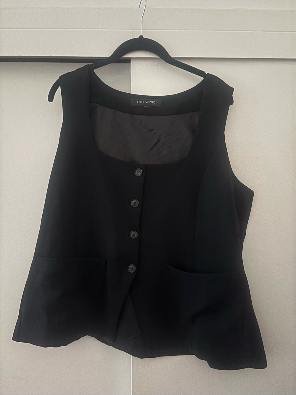 LOFT Black Sleeveless Button-Front Tank